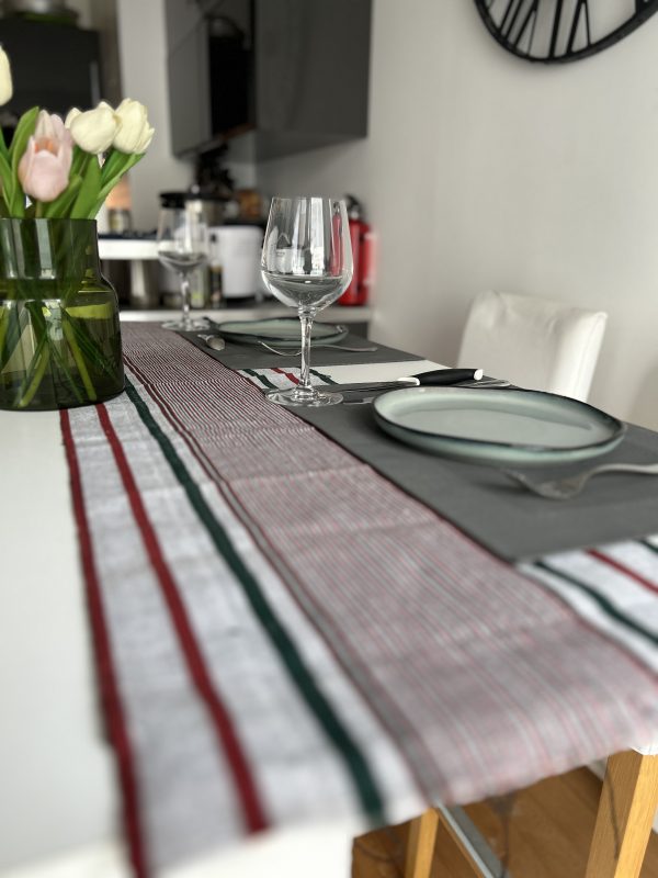 Coureur de table en Faso Dan Fani 1