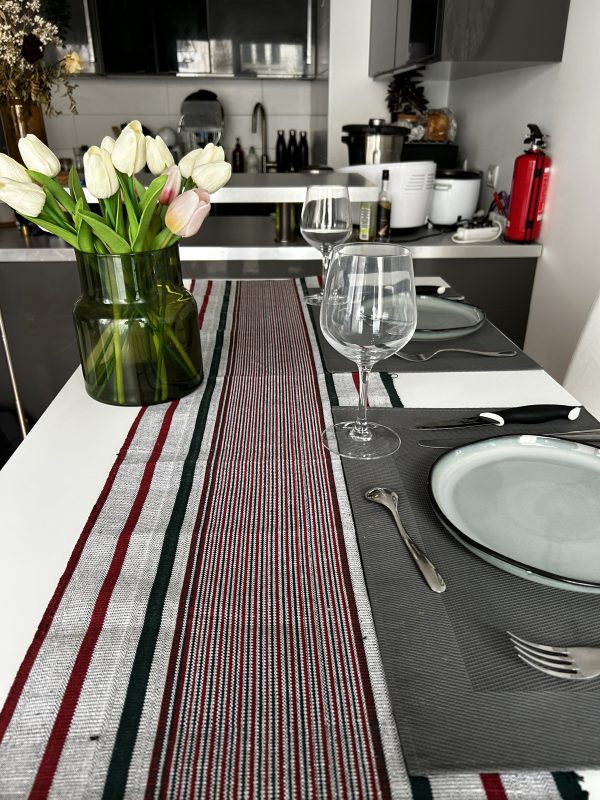 Coureur de table en Faso Dan Fani 1